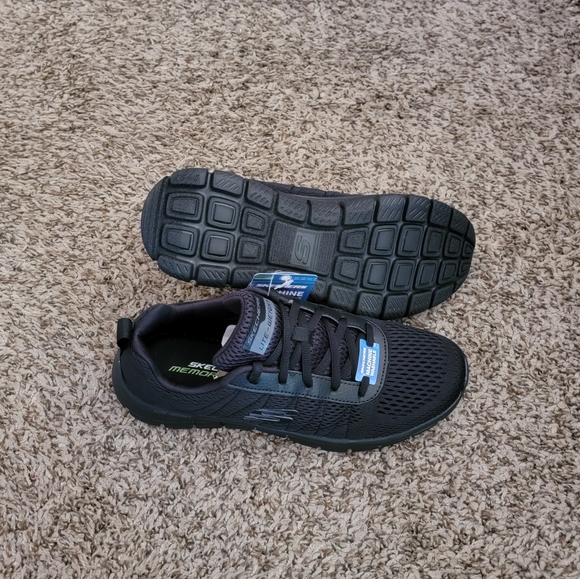 Skechers - Picture 3 of 5